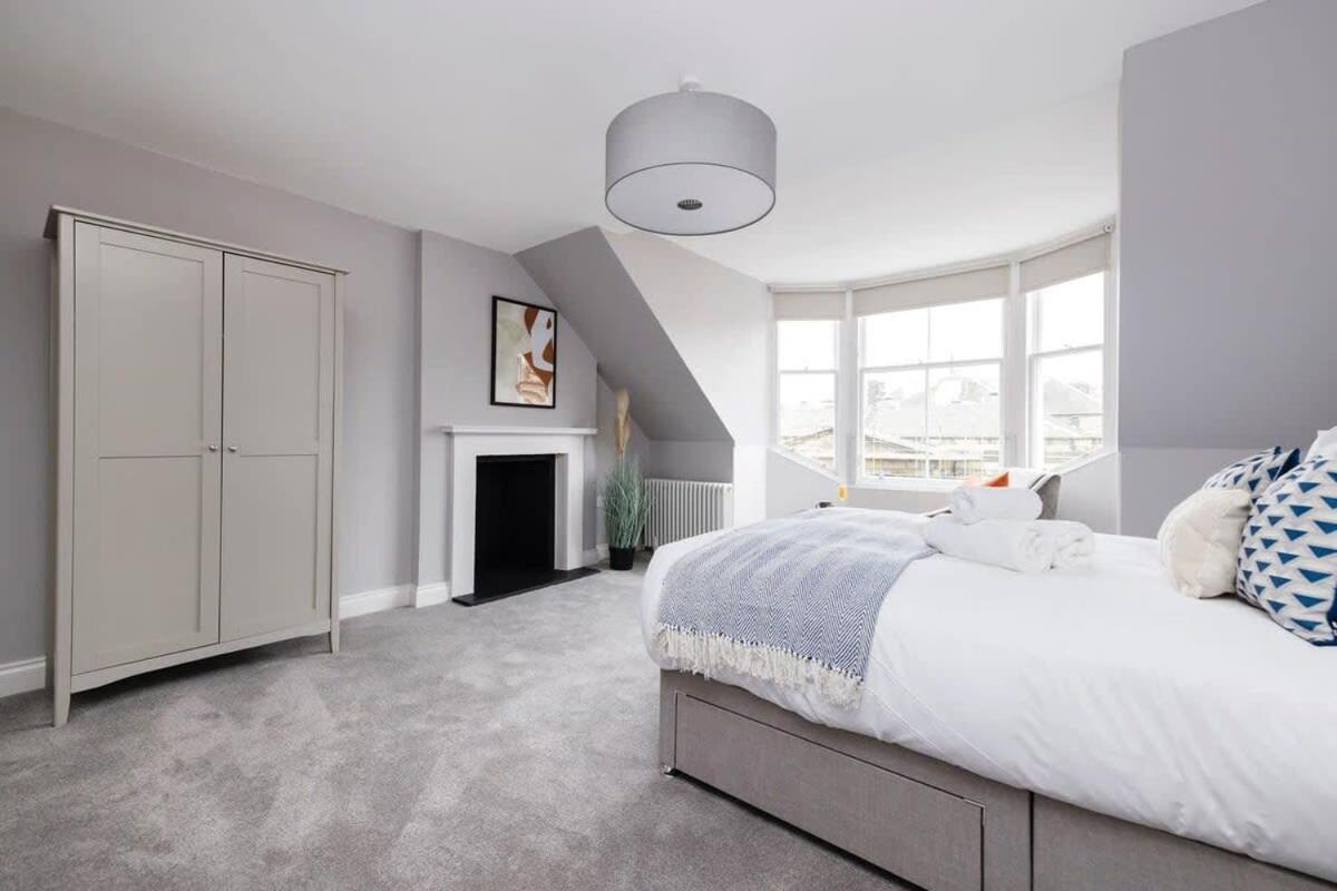 Dragon Suites - City Centre Castle View 1 Bed Apartment Эдинбург Экстерьер фото